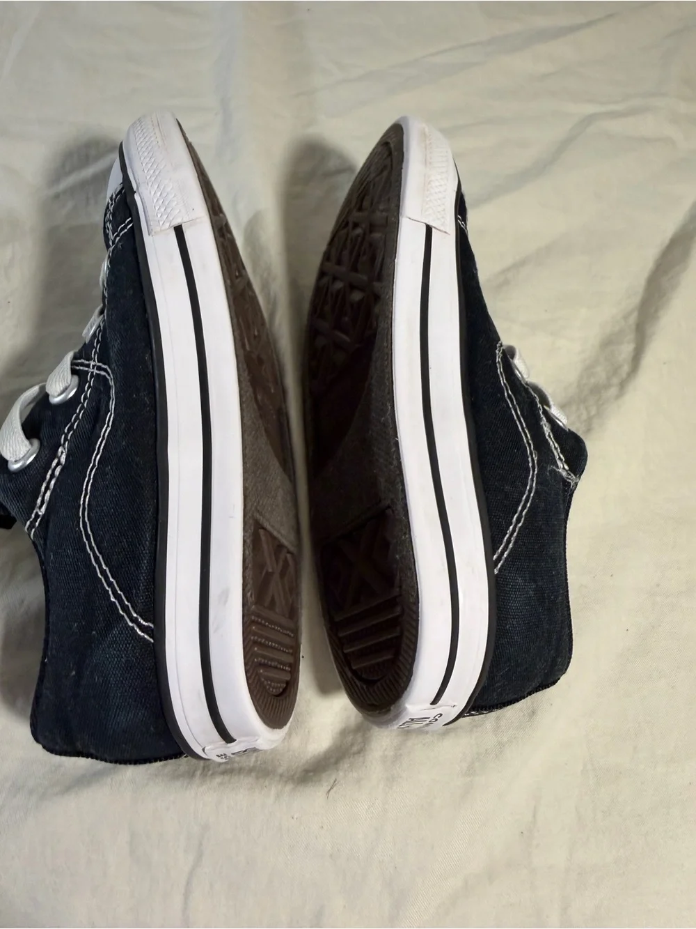 Converse Kids by Lily Taylor Black & White Low Top Sneakers size 10